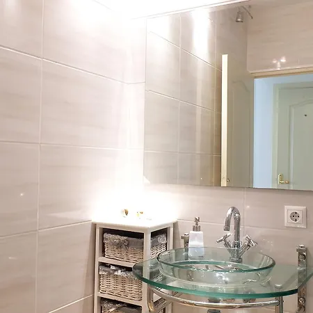 Flat 1/apartment